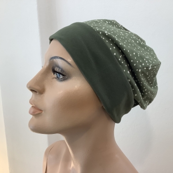 mütze-umschlag-oliv-weiße-punkte-wenden